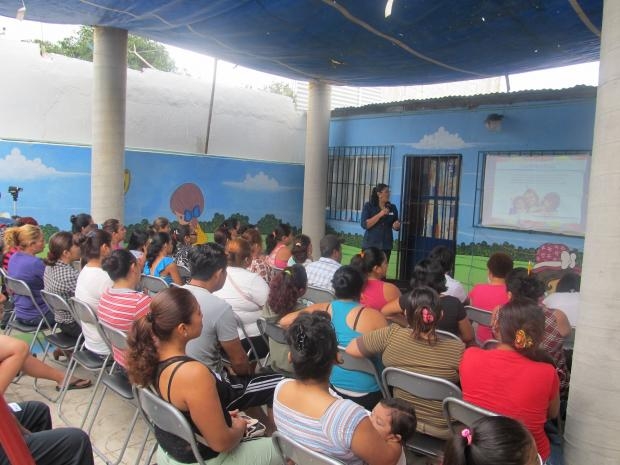 Ofrece IEM plática “Violencia familiar a madres y padres”