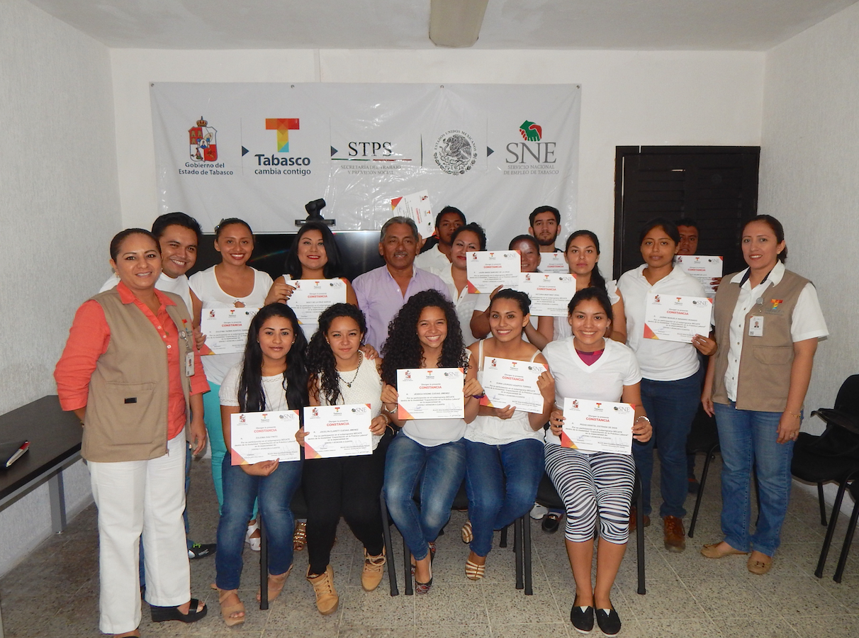 Entrega de apoyos económicos a beneficiarios de cursos de Capacitación en la Práctica Laboral