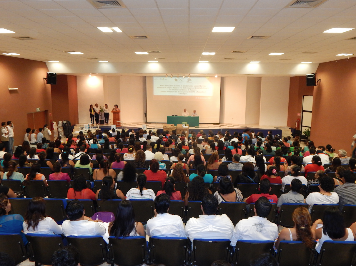 Realiza SEE en coordinación con el DIF Tabasco entrega de apoyos