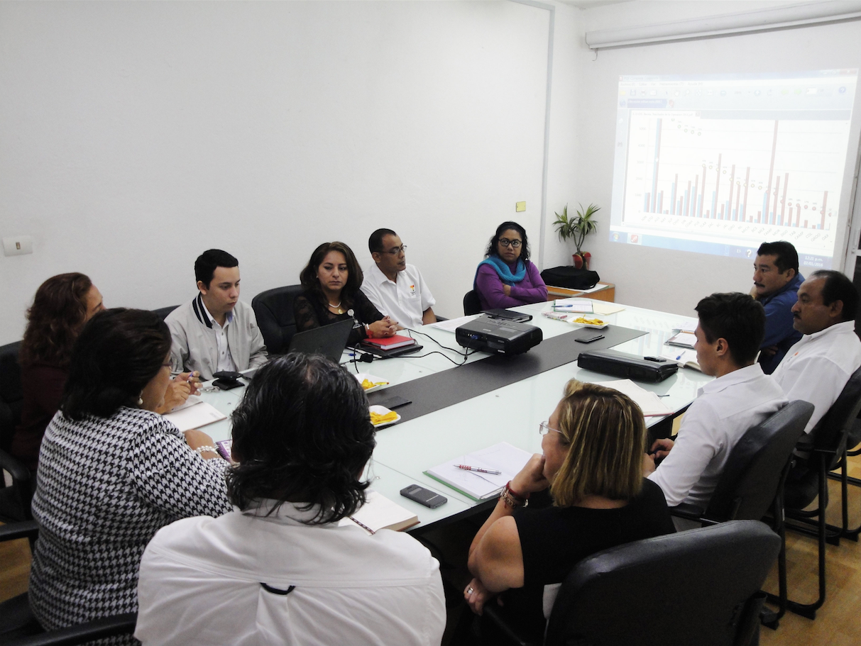 Se reúne la Maestra Alicia Guadalupe Cabrales Vázquez, directora general del SNE Tabasco con los coordinadores de esta institución 