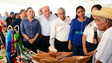 El IFAT y la Comisión Nacional para el Desarrollo de los Pueblos Indígenas (CDI), Delegación Tabasco, inauguraron en la Plaza Revolución la Expo Artesanal y Productiva de Pueblos Indígenas