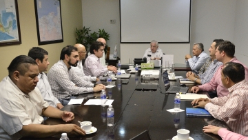 Se reúne el Gobernador Núñez con funcionarios de la Autoridad Federal