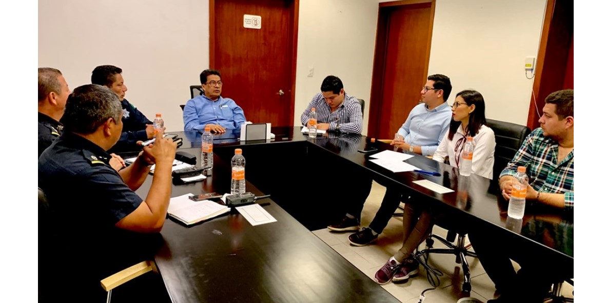 ‪El Secretario Ángel Mario Balcázar Martínez garantizó la seguridad y vigilancia a estudiantes de la UJAT.