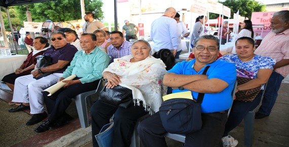 De los acontecimientos memorables que don Deyosix Cornelio contó sobre Astapa, hay uno del que todavía se sienten sus efectos. El anciano, de 78 años, apunta con su bastón de madera el tejado del corredor de su antigua casa, y explica que fue reparado con 35 mil pesos, gracias a un programa de vivienda; luego, con el mismo bastón, señala un canasto a medio llenar con las últimas cosechas, y declara que es producto de las siete hectáreas de yuca y frijol “del Sembrando Vida”.  "Astapa estaba muerto, pero lo