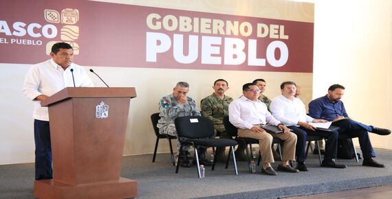* El Gobernador Javier May agradeció a los 17 alcaldes, gabinete estatal, servidores públicos federales, así como de los poderes Legislativo y Judicial, y de la FGE el unir esfuerzos para acercar los servicios