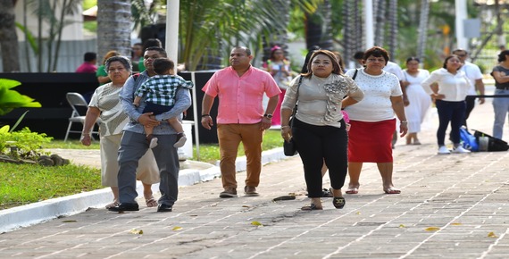* Visitantes de diversos municipios y estados recorrieron este fin de semana el recinto; desde Jalpa de Méndez, llegó un joven acompañado de toda su familia para tomarse su sesión de fotos de XV años 