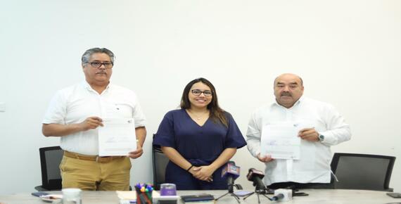* La secretaria de Desarrollo Energético, Sheila Cadena Nieto atestiguó la firma del convenio entre COMESFOR y CONAFOR para la instalación de la brigada para prevenir incendios en esta área protegida