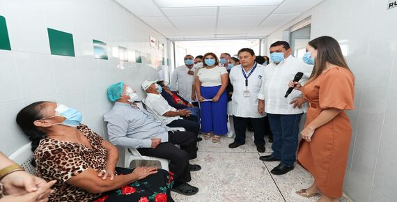 * Destacan labor humanista del Gobierno del Pueblo para mejorar su calidad de vida En Tabasco hay un Gobierno humanista que le cumple a su pueblo, señalaron beneficiados de la Jornada Visual de Cirugía de Cataratas y Colocación de Lente Intraocular, realizada en el Hospital General Dr. Adelfo S. Aguirre, en Huimanguillo, donde 47 ciudadanos mejorarán su calidad de vida. Después de seis años de recorrer hospitales y padecer cancelaciones, por fin don Nicolás Rosalío Guzmán Calleja, recibió una buena noti