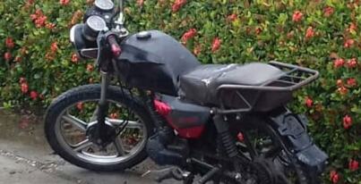 Una motocicleta con reporte de robo recupera la Policía de Jalpa.