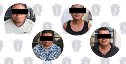 En flagrancia, aseguran policías de Cárdenas a cuatro masculinos por robo ejecutado con violencia, les decomisan dos armas de fuego, un vehículo y dos motocicletas.
