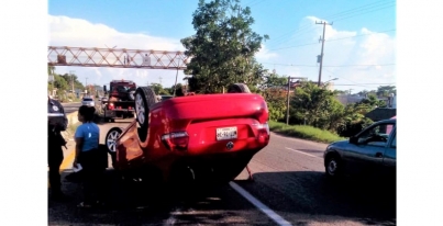 La PABIC, brindó auxilió a ciudadanos que sufrieron un accidente automovilístico.