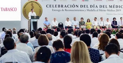 médico