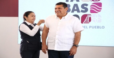 * El Gobernador Javier May Rodríguez invitó a la población a aplicarse la vacuna y protegerse en esta temporada invernal