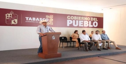 • Productores deben revisar constantemente a sus animales y reportar cualquier caso a las autoridades a través de las líneas telefónicas y correos oficiales El Gobierno del Estado reforzó e intensificó las acciones de inspección y visitas a los centros de acopio, como parte del monitoreo permanente que se mantiene para prevenir la presencia del Gusano Barrenador del Ganado en Tabasco, tras la detección del primer caso de esta enfermedad en el punto de verificación fitosanitaria ubicado en Playas de Cataza