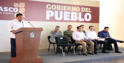 * El Gobernador Javier May agradeció a los 17 alcaldes, gabinete estatal, servidores públicos federales, así como de los poderes Legislativo y Judicial, y de la FGE el unir esfuerzos para acercar los servicios