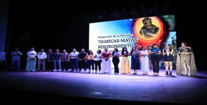 * El realizador Gerardo Rivas proyectó en el Teatro Universitario la cinta con elenco completamente local