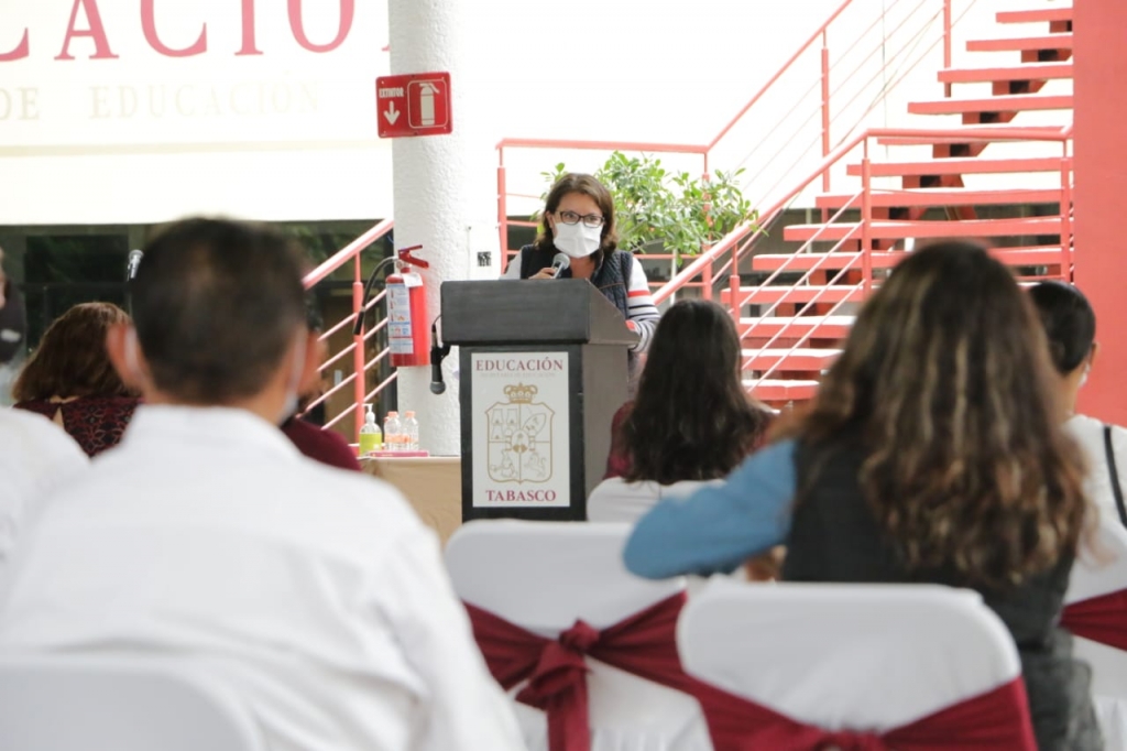 Entrega Estímulos Docentes Centro 2.jpg