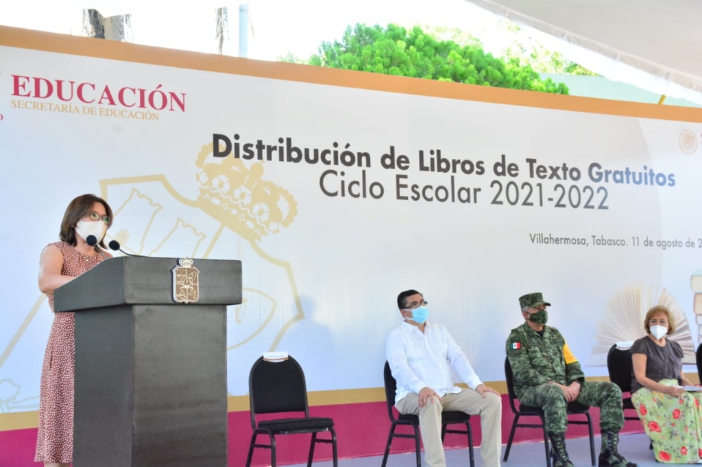 Entrega de libros (4).jpeg