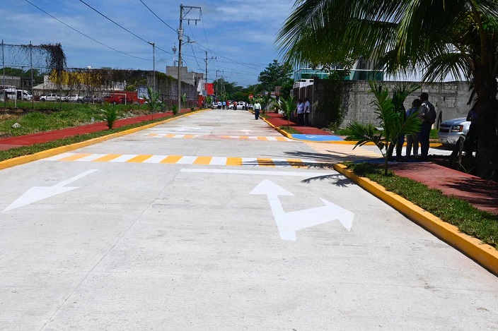 02 Inauguración de calle en la colonia Villa Las Flores (3).jpeg