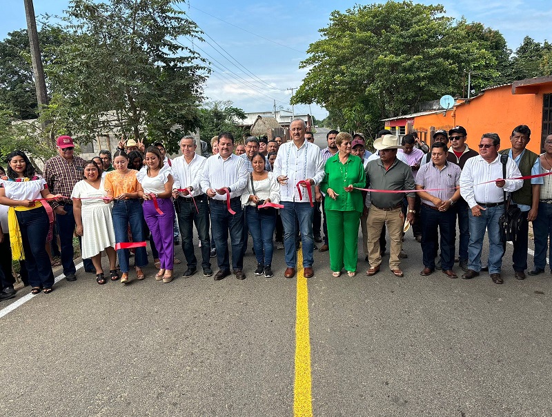 1.- Inauguración de  pavimentación asfáltica y señalética del camino Estación Chontalpa Planta  (1).jpg