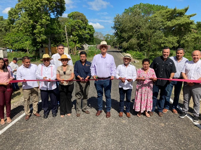 2- Inauguración de pavimentación de concreto asfáltico camino zapatero (15).jpg