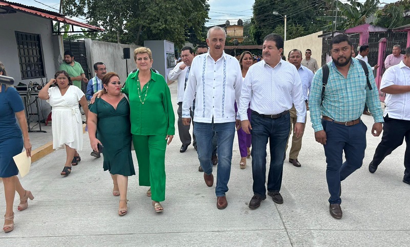 2.- Inauguración de  red de drenaje y pavimentación colonia 5 de Mayo (3).jpg