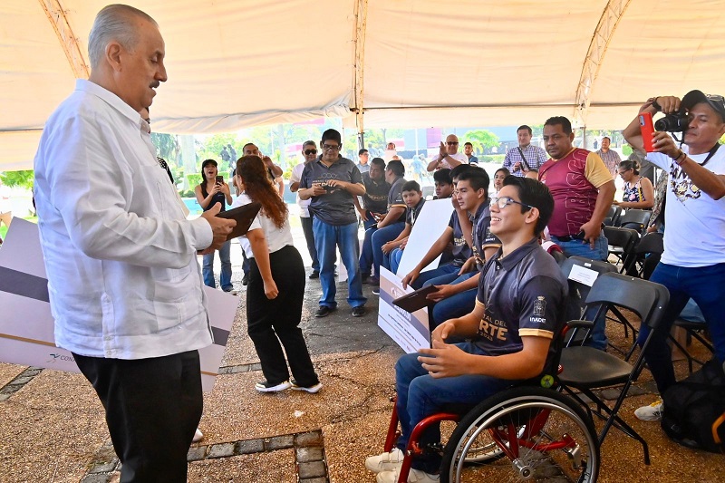 BOLETÍN 2450 EJECUTIVO ENTREGA CARLOS MERINO PREMIOS ESTATAL DEL DEPORTE Y AL MPERITO DEPORTIVO 20112023 (7)_0.jpg