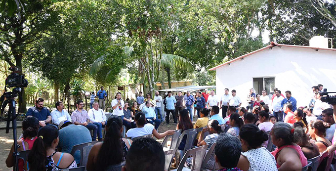 FOTO AALH ENTREGA DE VIVIENDA (12).jpeg
