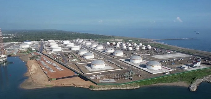 FOTO AMLO EN REFINERÍA DOS BOCAS (1).jpg