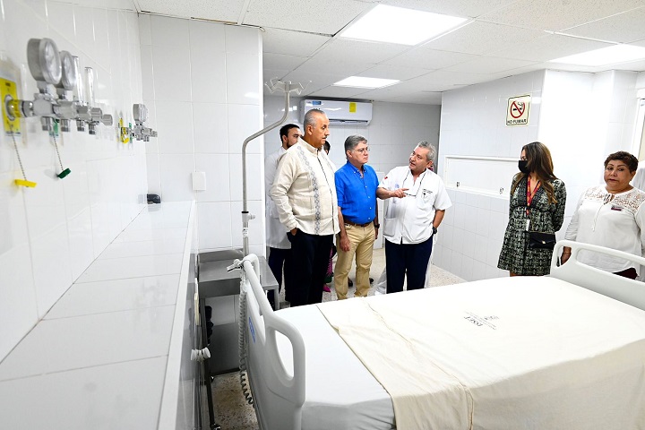 FOTO EJECUTIVO EQUIPOS AL ISSET  (9).jpeg