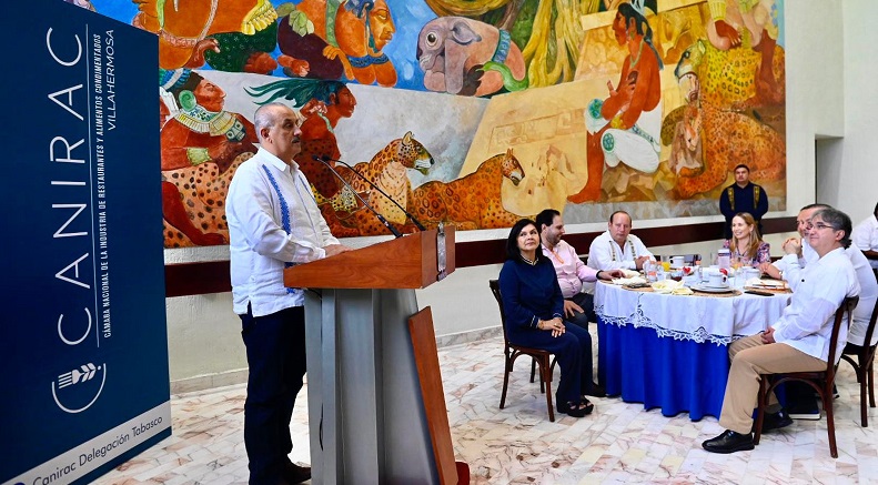 FOTO GOBERNADOR CANIRAC (5).jpeg