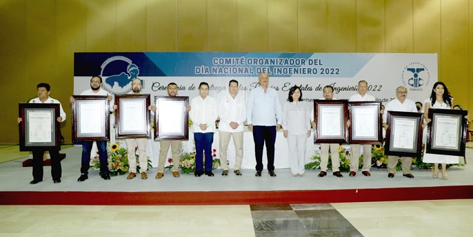 FOTO GOBERNADOR DÍA DEL INGENIERO  (11).jpeg