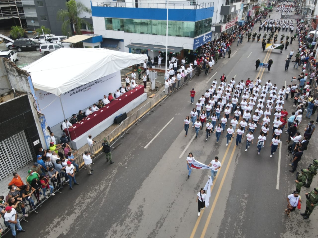 FOTO%20GOBERNADOR%20DESFILE%20C%C3%8DVICO%20MILITAR%20(1).jpeg