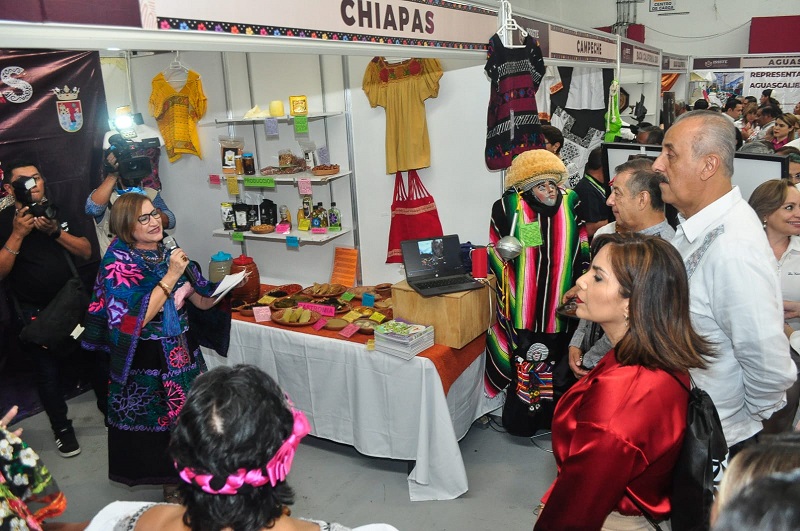 FOTO GOBERNADOR EN INAUGURACIÓN DE CULTURAS AMIGAS (1).jpeg