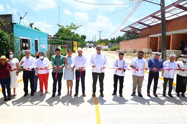 FOTO GOBERNADOR ENTREGA DE CALLES EN TENOSIQUE (4).jpeg