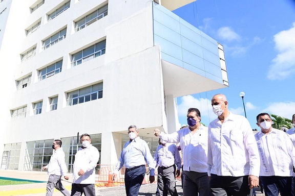 FOTO GOBERNADOR EVENTO DE LA UJAT  (30).jpeg