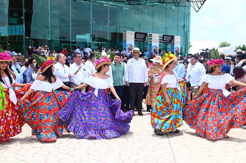 FOTO GOBERNADOR FESTIVAL DEL QUESO (13).jpeg