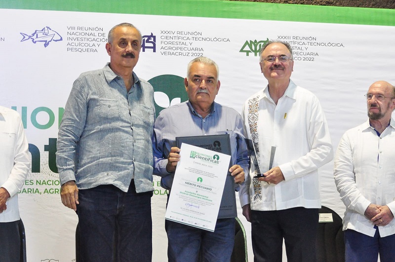 FOTO GOBERNADOR REUNIONES CIENTÍFICAS AGROPECUARIAS (2).jpeg
