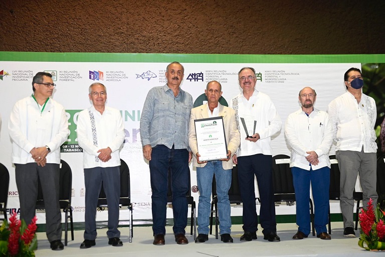FOTO GOBERNADOR REUNIONES CIENTÍFICAS AGROPECUARIAS (9).jpeg