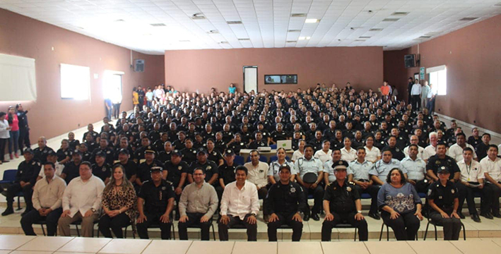 FOTO GRADUACIÓN DE POLICÍAS (3).jpg
