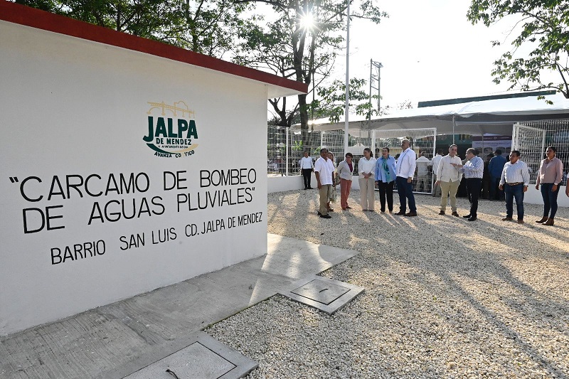 Inauguración construcción de pavimiento , drenaje sanitario y agua potable Barrio San Luis (11).jpg
