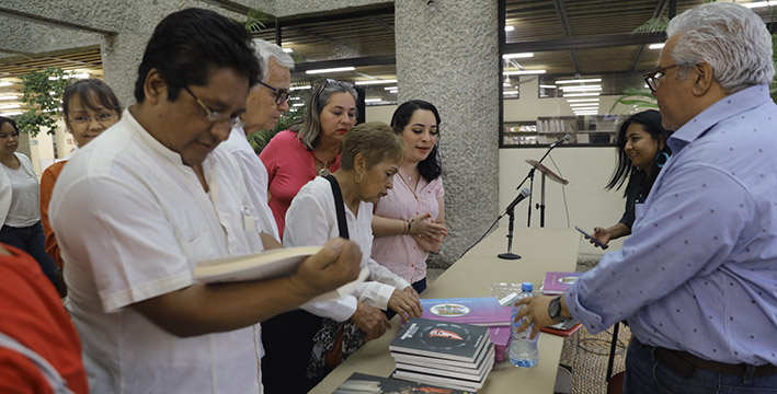 LIBROS OBSEQUIADOS.JPG