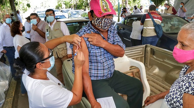 Módulo unidad móvil de aplicación de vacunas en Jalapa  (1).jpeg